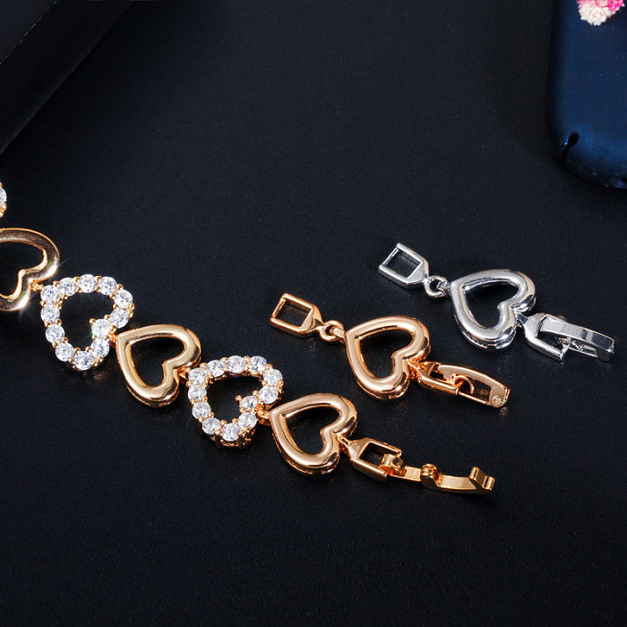 Bracelets plaqués or en Zircon avec incrustation creuse en laiton en forme de cœur élégant