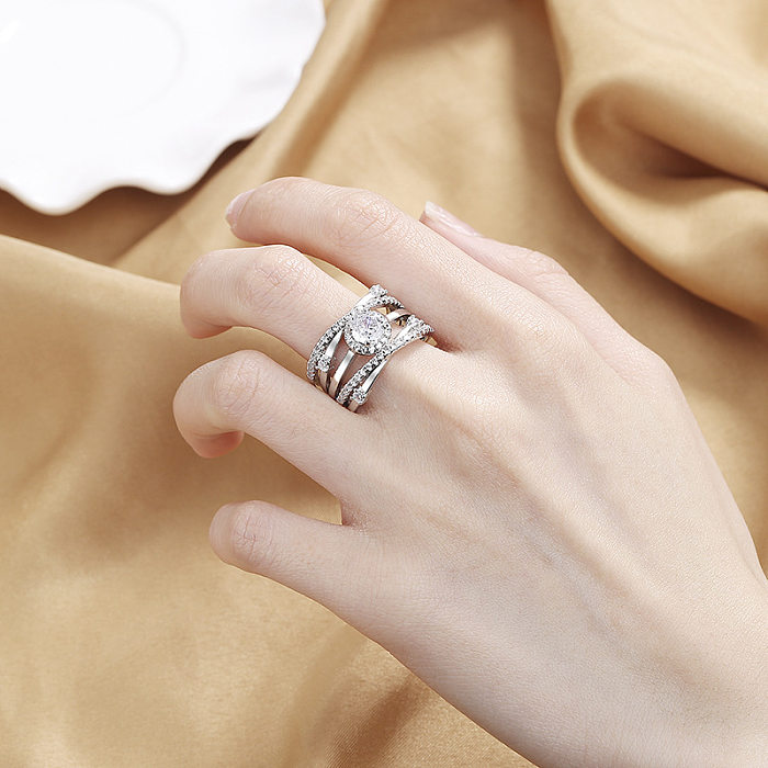Elegante Damen-Ringe aus rundem Kupfer mit kreuz und quer eingelegtem Zirkon