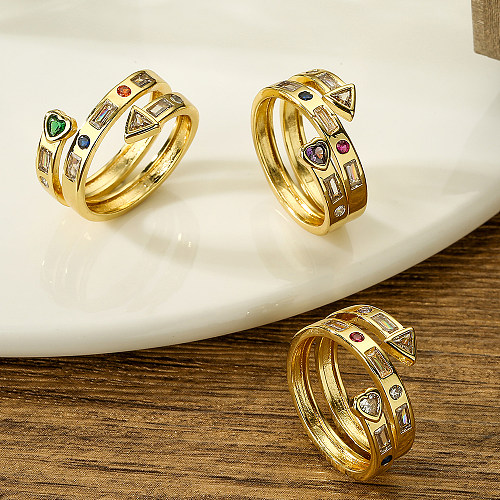 Moderner, künstlerischer, dreieckiger, herzförmiger, verkupferter, offener Ring mit Inlay aus Zirkon und 18-karätigem Gold