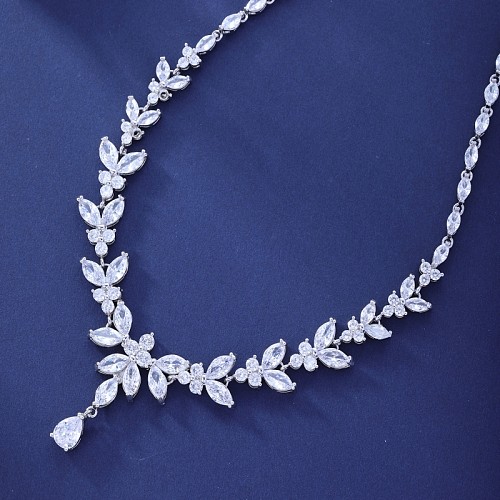 Princess Simple Style Shiny Leaf Water Droplets Copper Zircon Pendant Necklace In Bulk