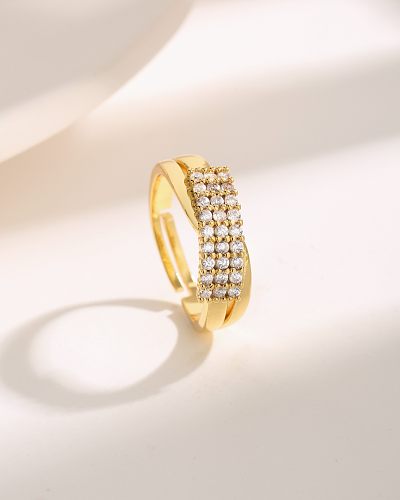 O estilo simples comuta anéis chapeados ouro do zircão 18K do embutimento do chapeamento de cobre transversal