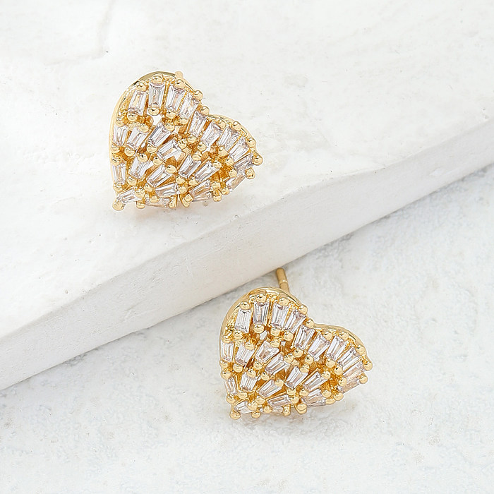 Boucles d'oreilles coeur en or 18 carats avec galvanoplastie Zircon incrusté de cuivre de style simple