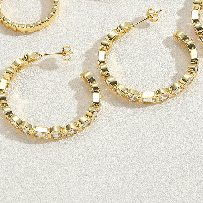 1 Paar schlichte, runde Ohrringe mit Inlay aus Kupferzirkon, 14 Karat vergoldet und weißvergoldet
