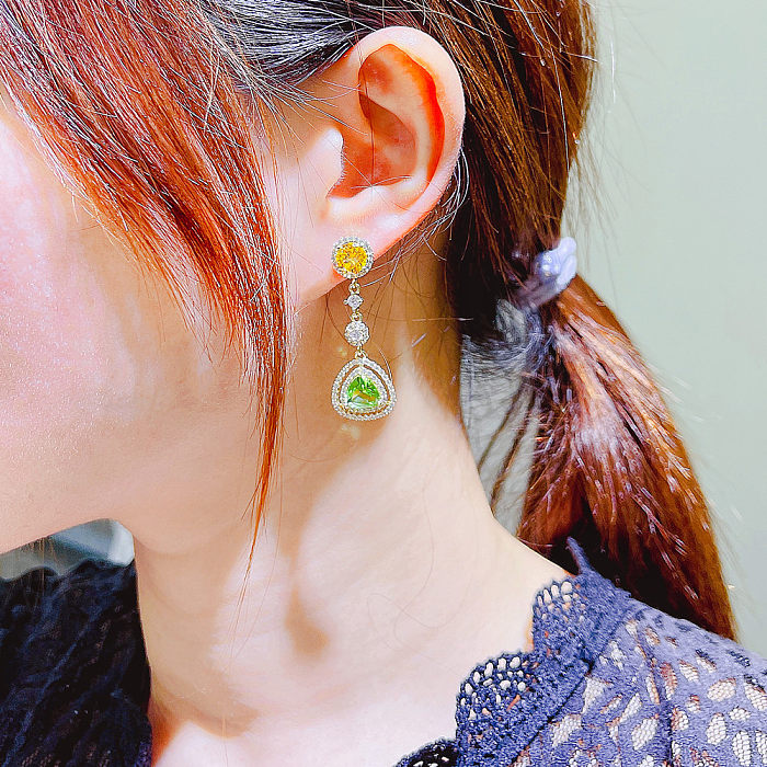 1 paire de boucles d'oreilles en forme de Triangle brillant, Style Simple, incrustation de cuivre, cristal et Zircon