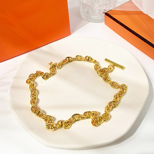 Collier plaqué or avec chaîne plaquée cuivre de couleur unie Commute