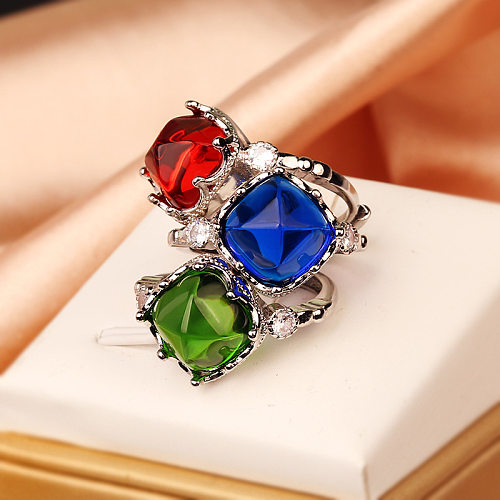 Anéis elegantes com pedras preciosas quadradas revestidas de cobre