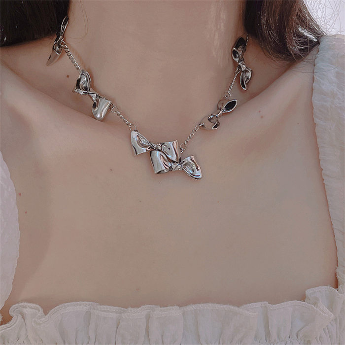 Schlichte Halskette mit Schleifenknoten und Kupferbeschichtung
