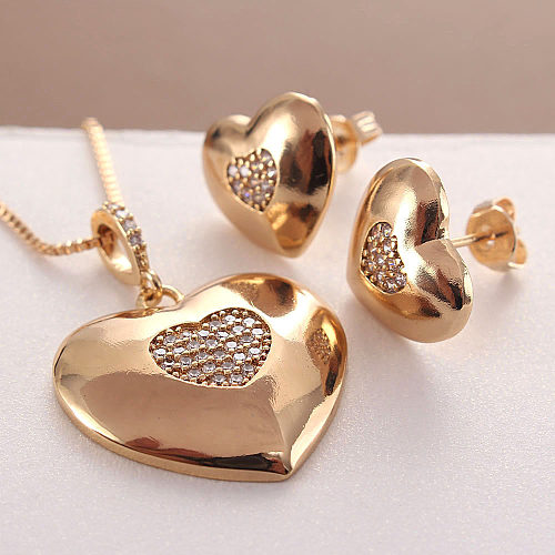 مجموعة مجوهرات أساسية مطلية بالنحاس على شكل قلب ومرصعة بالزركون ومطلية بالذهب