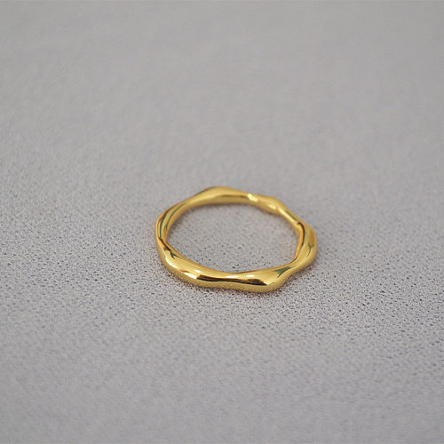 حلقات نحاسية مطلية بالذهب عيار 18 قيراط على شكل دائرة من النحاس بأسلوب بسيط