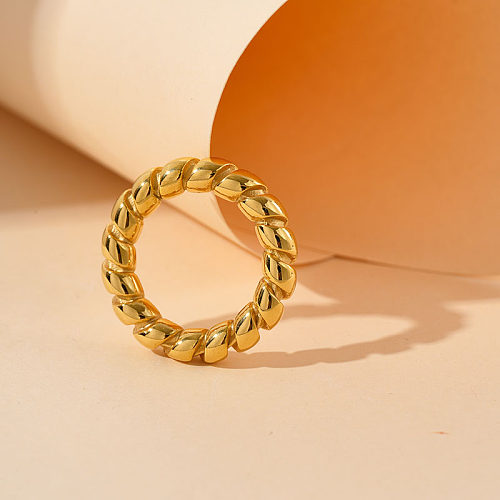حلقات دائرية مطلية بالذهب من الفولاذ المقاوم للصدأ بتصميم عصري غير رسمي