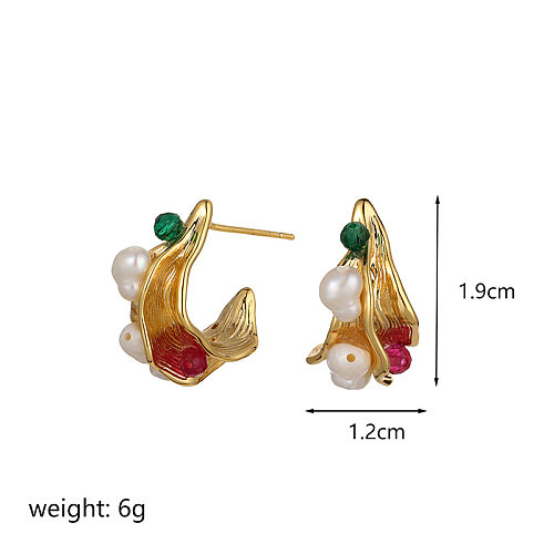 1 paire de clous d'oreilles classiques rétro en forme de C, incrustation de placage époxy, cristal de cuivre, perle d'eau douce, plaqué or 18 carats