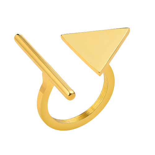 Bague ouverte plaquée or en acier titane triangle de style simple