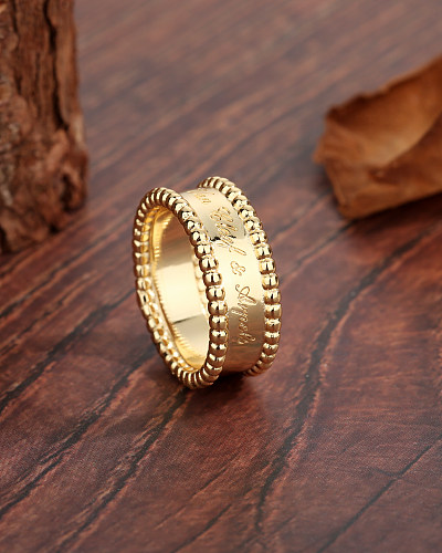 Anéis banhados a ouro 18K com letras retrô banhadas a cobre