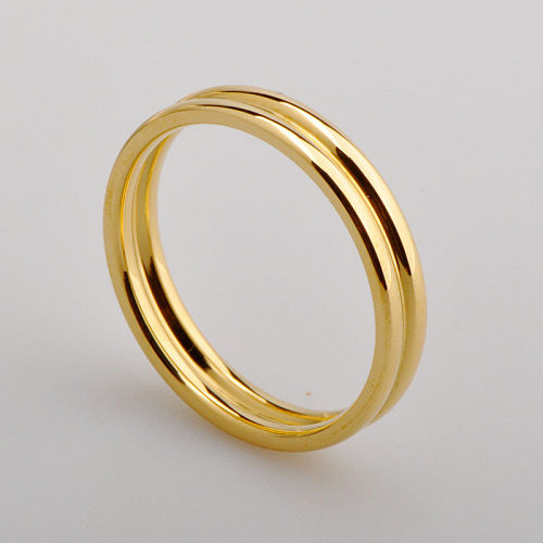 Großhandel schlichte Ringe aus einfarbigem Titanstahl mit 18 Karat Goldbeschichtung