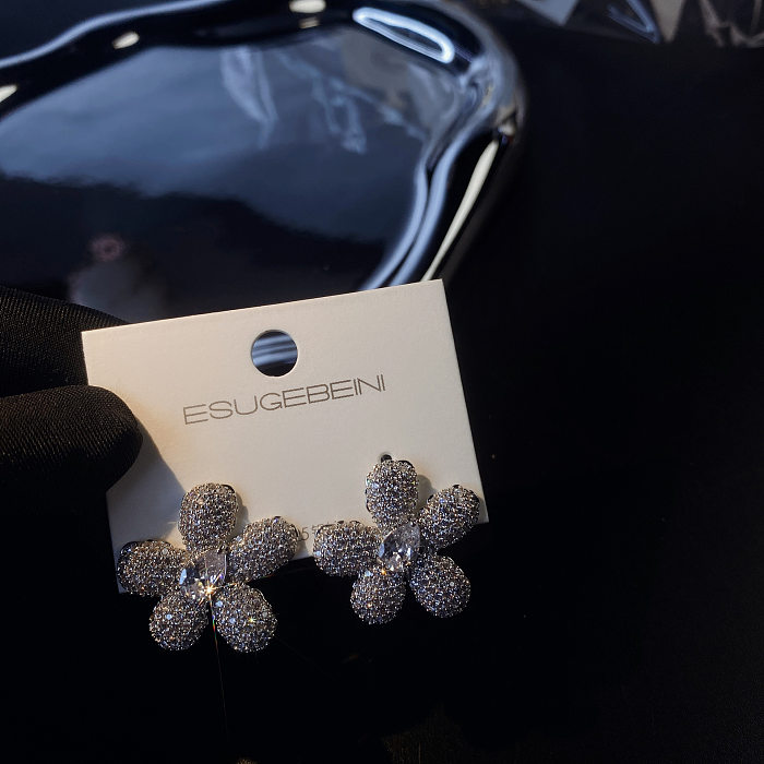 1 Paar elegante Streetwear-Ohrstecker mit Blumen-Inlay aus Kupfer und Zirkon