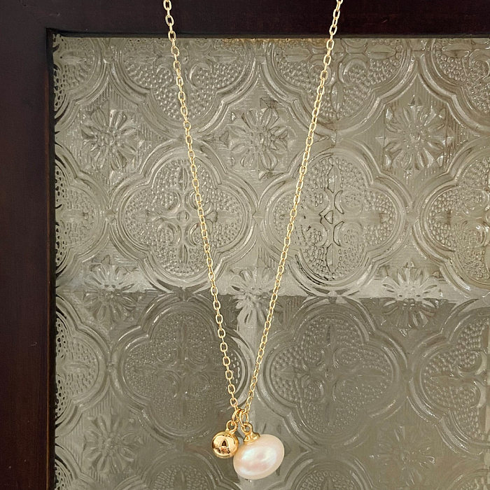Collier pendentif plaqué or avec incrustation de cuivre rond de style simple