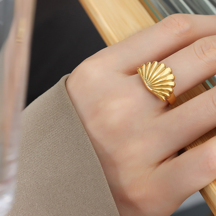 Lässige Ringe im klassischen Stil mit Muschel-Titan-Stahlbeschichtung und 18-Karat-Vergoldung