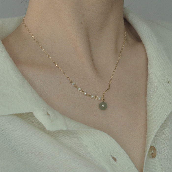 Collier pendentif rond en cuivre avec incrustation de perles artificielles en Jade, Style rétro Simple