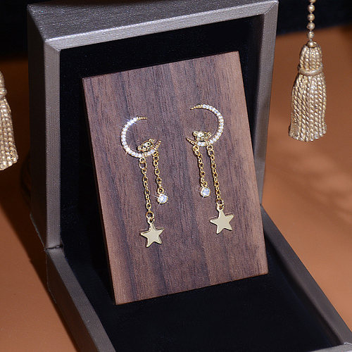 1 Paar lässige, niedliche Stern-Mond-Bär-Ohrringe mit Ketteneinlage, Kupfer-Zirkon, 14 Karat vergoldet
