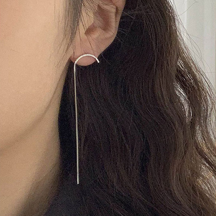 1 paire de boucles d'oreilles asymétriques en cuivre, Style Simple, couleur unie, placage de pampilles, clous d'oreilles