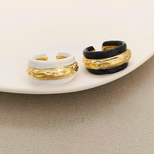 Émail en laiton rond de style simple décontracté plaquant les anneaux ouverts plaqués par or 18K