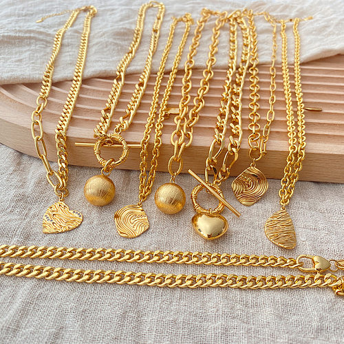 Collier pendentif plaqué or, chaîne de placage irrégulier en cuivre en forme de cœur géométrique de Style classique