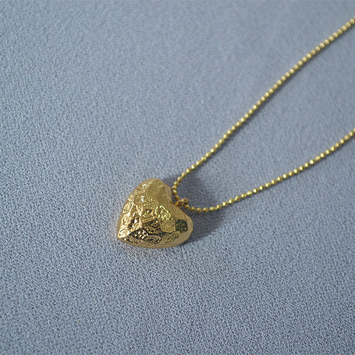 Einfache, moderne Anhänger-Halskette in Herzform mit Kupferbeschichtung und Inlay aus Zirkon, 18 Karat vergoldet