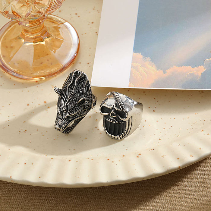 Asymmetrische offene Ringe aus Titanstahl im Vintage-Stil mit Wolf-Motiv