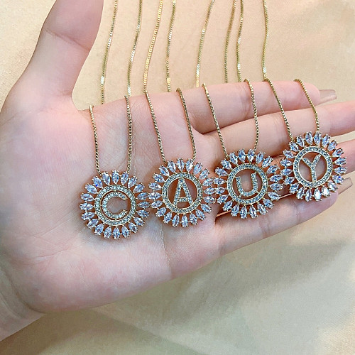 Lässige, schlichte Halskette mit rundem Buchstaben-Kupfer-Beschichtungs-Inlay und Zirkon-Anhänger