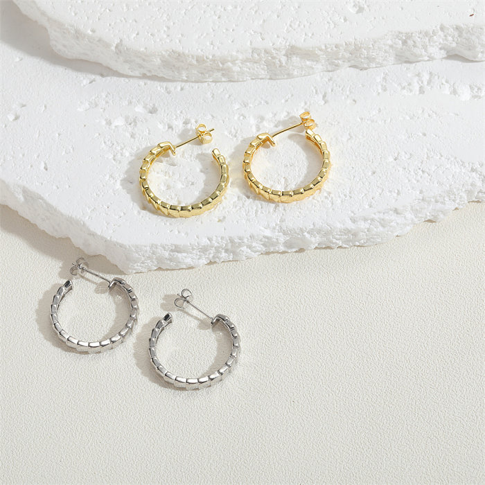 1 Paar schlichte, runde Ohrringe mit Inlay aus Kupferzirkon, 14 Karat vergoldet und weißvergoldet