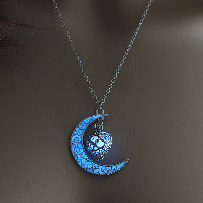 Fashion Hot Sale Moon Represents My Heart Luminous Necklace Heart Pendant Wholesale jewelry