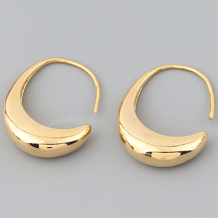 Boucles d'oreilles en cuivre en forme de C de style simple Boucles d'oreilles en cuivre en métal