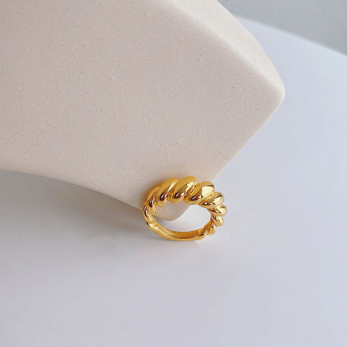 Anéis folheados a ouro Titanium redondos do chapeamento de aço 18K do estilo simples