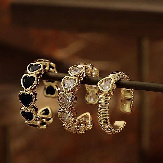 Offene Ringe in Herzform im Retro-Stil mit Kupferbeschichtung und Inlay aus Zirkon