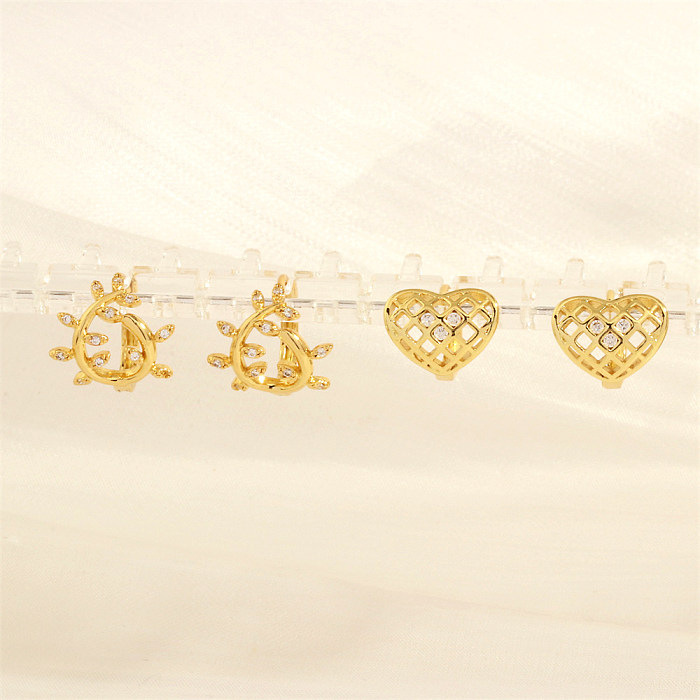 1 paire de boucles d'oreilles plaquées or 18 carats, Style Simple, en forme de cœur, d'abeille et de papillon, incrustation de cuivre et de Zircon