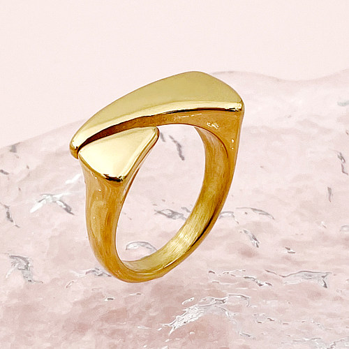 Anéis banhados a ouro com revestimento de aço inoxidável triangular retrô estilo francês