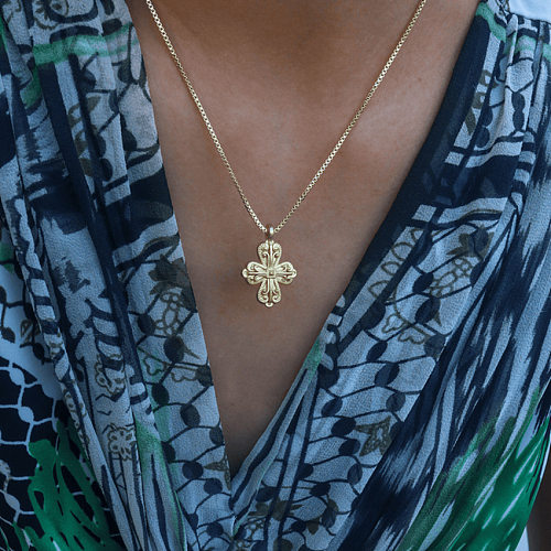 Europäische und amerikanische Blumenkreuz-Halskette, vollständige geometrische Regeln, vollständiger Anhänger, Schlüsselbeinkette, verkupfert, echtes Gold, Farbbeständigkeit