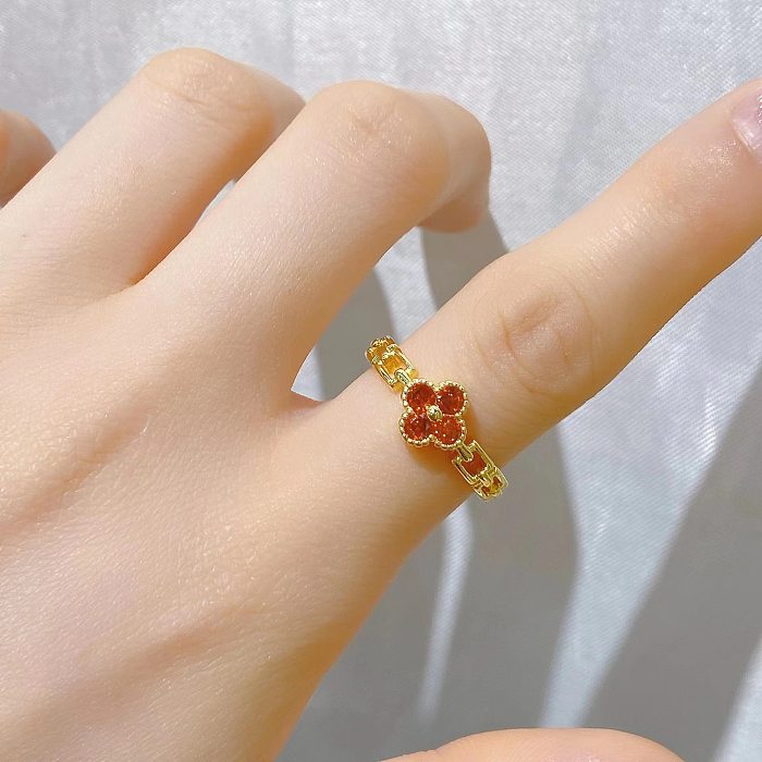 Einfacher, offener Ring mit vierblättrigem Kleeblatt, runder Blume, Kupferbeschichtung und Inlay aus Zirkon