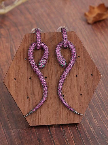 1 paire de boucles d'oreilles luxueuses Rock Streetwear, placage de serpent Animal, incrustation ajourée en cuivre Zircon plaqué or 18 carats
