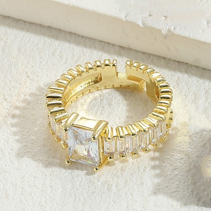 Elegante luxuoso estilo clássico quadrado chapeamento de cobre incrustado zircão 14K anéis abertos banhados a ouro