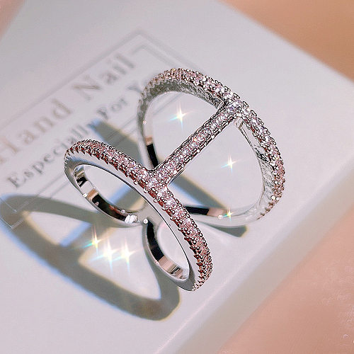 Anéis elegantes de strass com incrustações de latão geométrico
