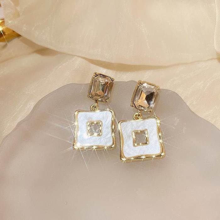 1 par de pendientes de perlas de diamantes de imitación de cobre con incrustaciones en forma de corazón de estilo simple