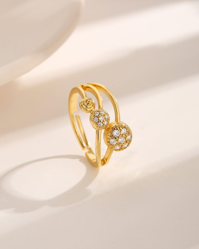 Estilo moderno estilo simples artístico redondo cobre chapeamento oco incrustação zircão 18K anéis abertos banhados a ouro
