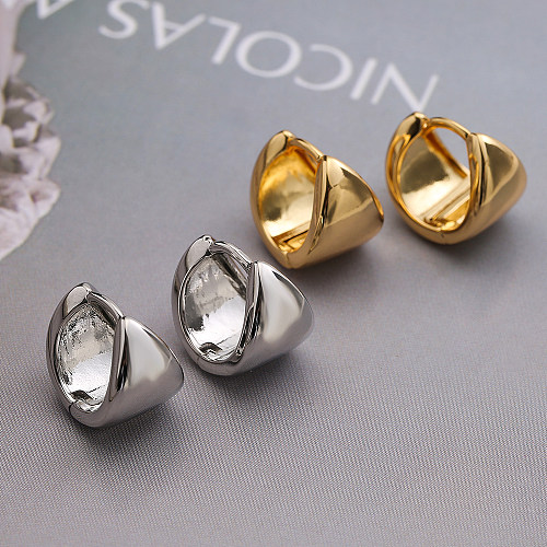 1 paire de boucles d'oreilles créoles plaquées or 18 carats, Style français Simple, couleur unie, plaqué cuivre