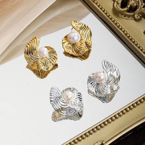 1 paire de clous d'oreilles plaqués or 18 carats, Style Simple, couleur unie, ondulations d'eau, incrustation de perles en cuivre, plaqué argent
