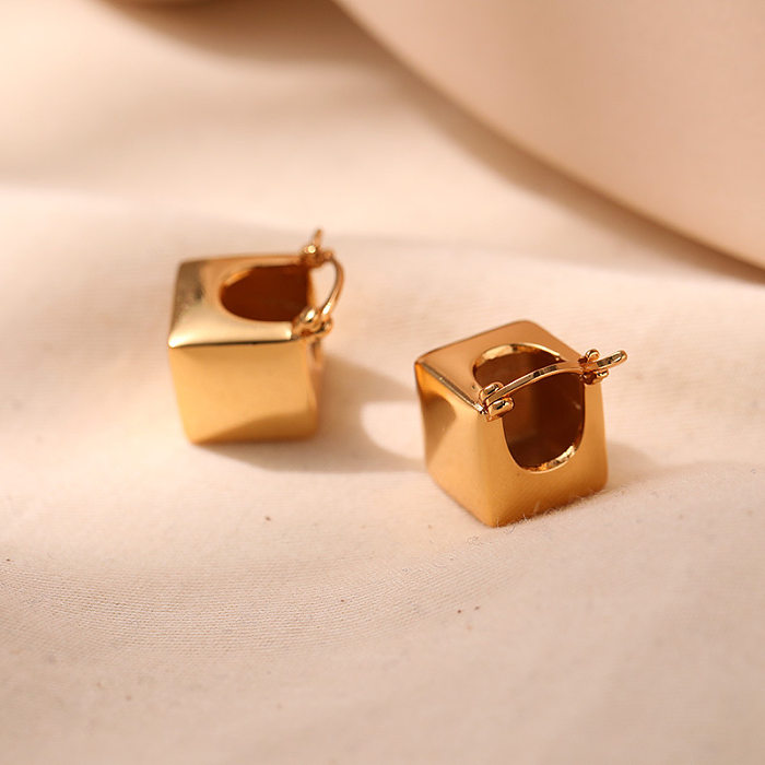 1 par de brincos banhados a ouro 18K com revestimento quadrado casual de cobre