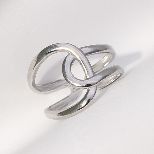 Einfacher, geometrischer, einfarbiger, offener Ring aus Edelstahl mit Aussparung