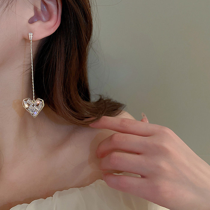 Boucles d'oreilles pendantes en cuivre en forme de coeur de style simple Boucles d'oreilles en cuivre zircon