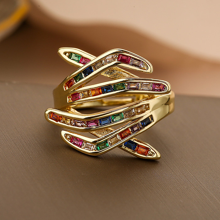 Offene Ringe im übertriebenen, einfachen Stil mit Geste, Kupferbeschichtung, Inlay aus Zirkon und 18 Karat Gold