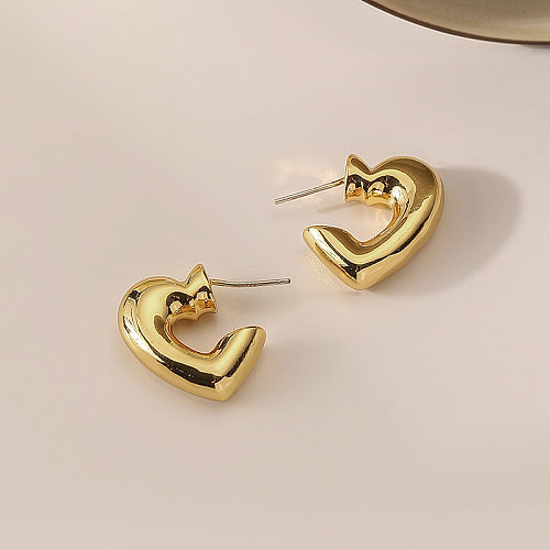 1 Pair Simple Style Heart Shape Copper Ear Studs